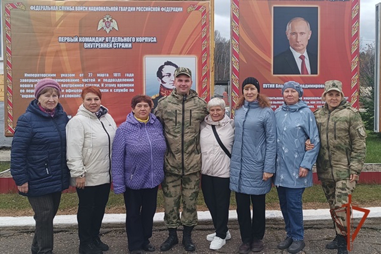 Зеленогорские военнослужащие Росгвардии встретились с ветеранами подразделения