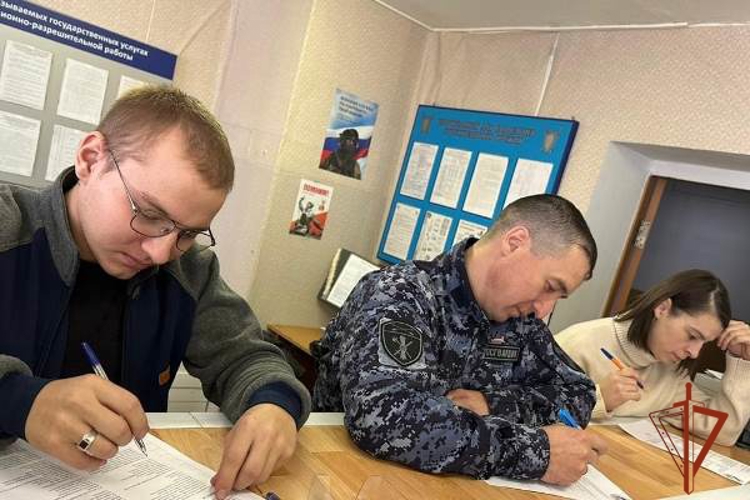 В Туруханске росгвардейцы написали «Литературный диктант»