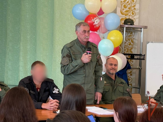 В Красноярском крае росгвардейцы встретились со школьниками в рамках проекта «Ступень к спецназу!»