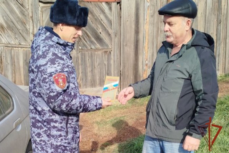 Руководитель ужурского отдела вневедомственной охраны поздравил ветеранов подразделения с профессиональным праздником