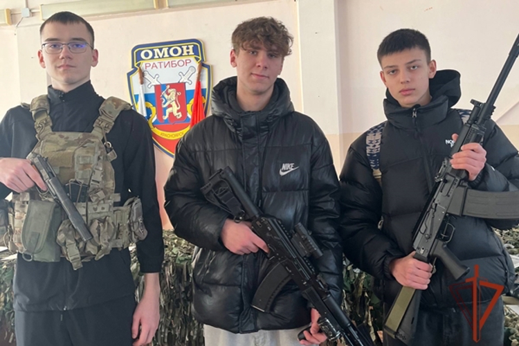Студенты красноярских техникумов пришли в гости к сотрудникам ОМОН Росгвардии