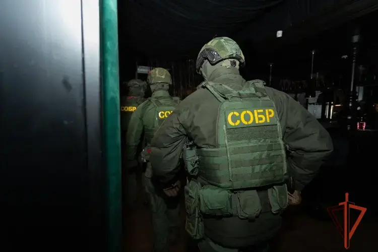 Сотрудники спецподразделения Росгвардии оказали содействие полицейским в задержании подозреваемого в разбойном нападении