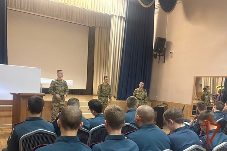 Железногорские военнослужащие Росгвардии рассказали воспитанникам кадетского корпуса о своей службе