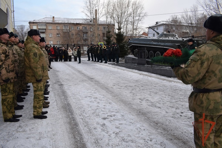 В Красноярском соединении Росгвардии прошел День открытых дверей для школьников