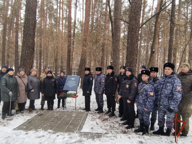 Сотрудники Росгвардии почтили память погибших сотрудников органов внутренних дел в Красноярском крае