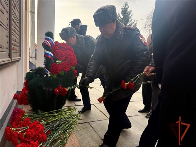 Сотрудники Росгвардии почтили память погибших сотрудников органов внутренних дел в Красноярском крае