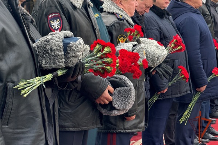 Сотрудники Росгвардии почтили память погибших сотрудников органов внутренних дел в Красноярском крае