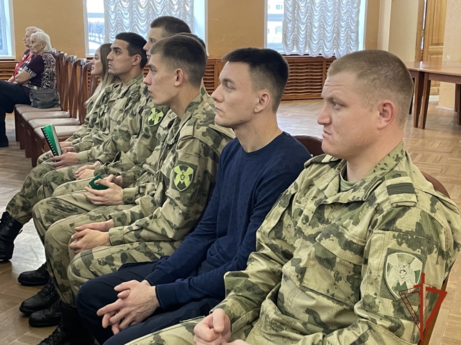 Зеленогорские военнослужащие Росгвардии встретились с ветеранами воинской части