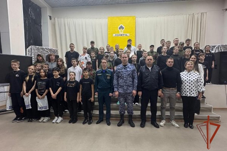В Игарке сотрудники Росгвардии приняли участие в проведении военно-патриотической игры «Зарница»