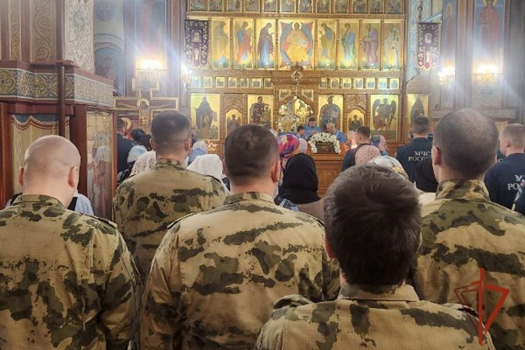 Военнослужащие Росгвардии приняли участие в праздничном богослужении в Железногорске