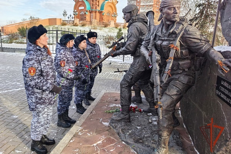 Сотрудники Росгвардии почтили память погибших сотрудников органов внутренних дел в Красноярском крае