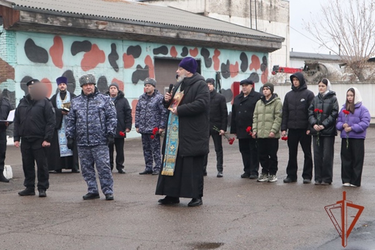 В красноярском ОМОН (на транспорте) Росгвардии открыли мемориал в память о коллегах, погибших при исполнении служебного долга