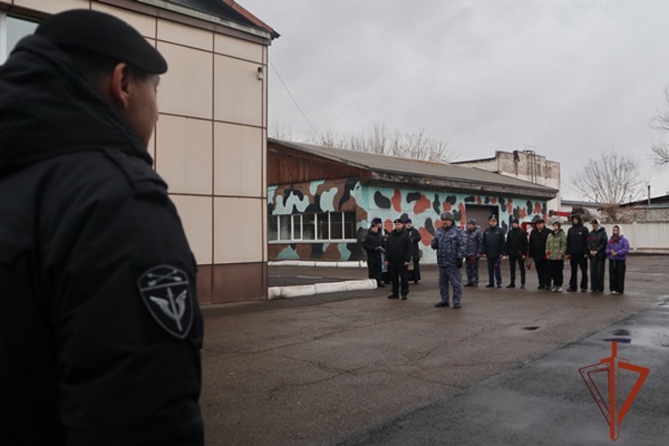 В красноярском ОМОН (на транспорте) Росгвардии открыли мемориал в память о коллегах, погибших при исполнении служебного долга