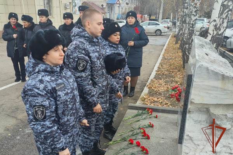 Сотрудники Росгвардии почтили память погибших сотрудников органов внутренних дел в Красноярском крае