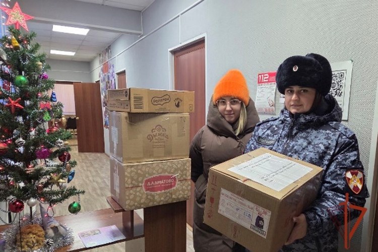 В Красноярском крае росгвардейцы собрали посылки в зону СВО
