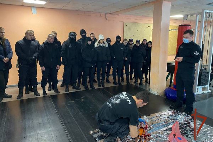 Красноярский ОМОН Росгвардии познакомил студентов со своей профессией