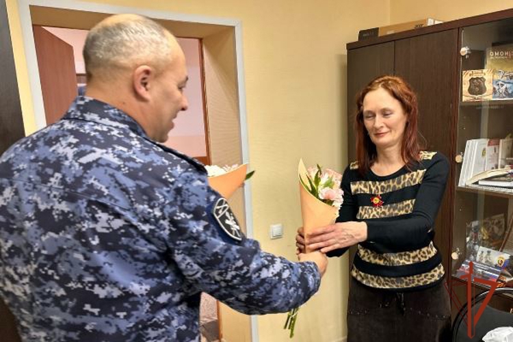 Руководитель теруправления Росгвардии поздравил вдов сотрудников, погибших при исполнении служебного долга с Днём матери