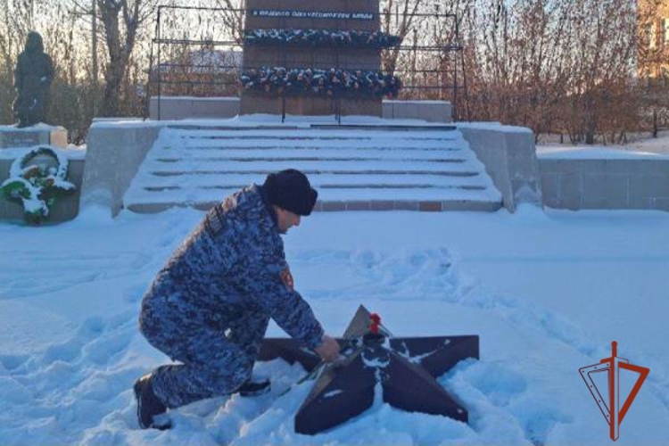 Росгвардейцы Красноярского края почтили память Неизвестного солдата