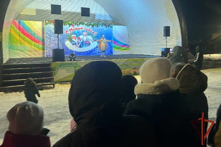 Росгвардейцы обеспечили безопасность граждан при открытии ёлочного комплекса в Ужуре