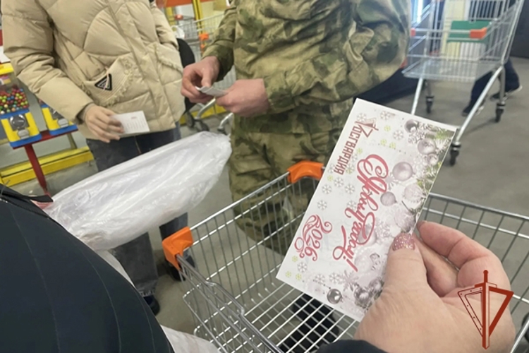 Зеленогорские военнослужащие Росгвардии провели новогодний флеш-моб для горожан