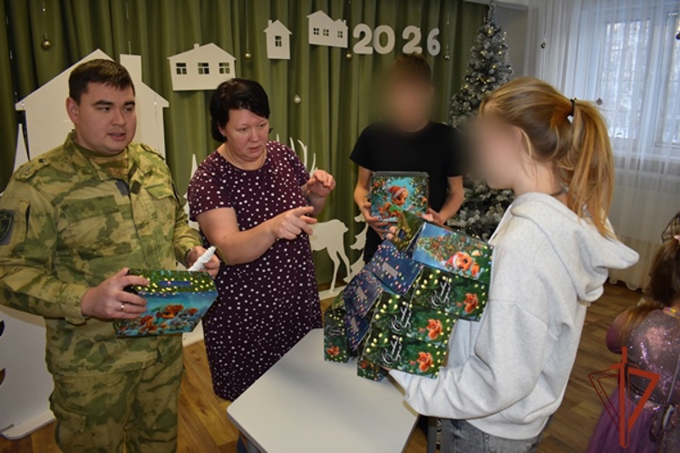 Железногорские военнослужащие Росгвардии поздравили воспитанников  детского дома