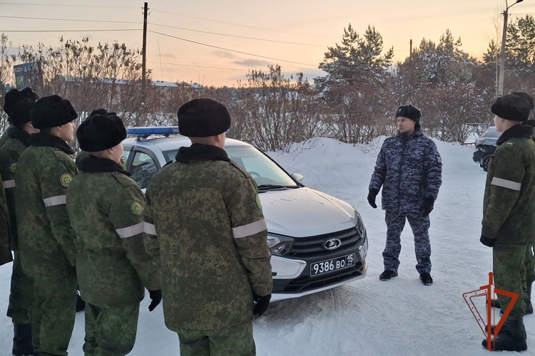 В Лесосибирске росгвардейцы провели дни открытых дверей для кадетов