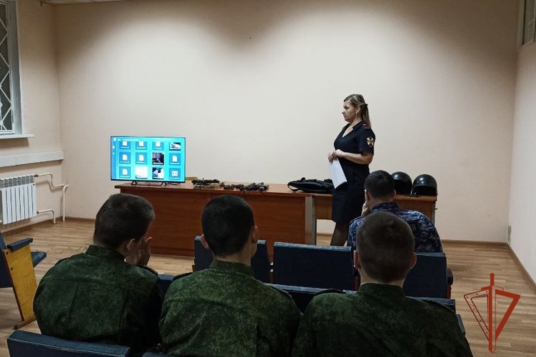 В Лесосибирске росгвардейцы провели дни открытых дверей для кадетов