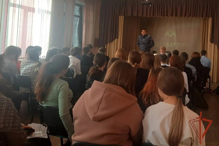 Дню снятия блокады Ленинграда была посвящена встреча сотрудников Росгвардии и школьников