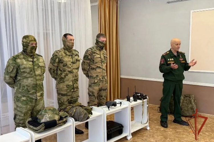 Красноярские военнослужащие Росгвардии пришли в гости к дошколятам