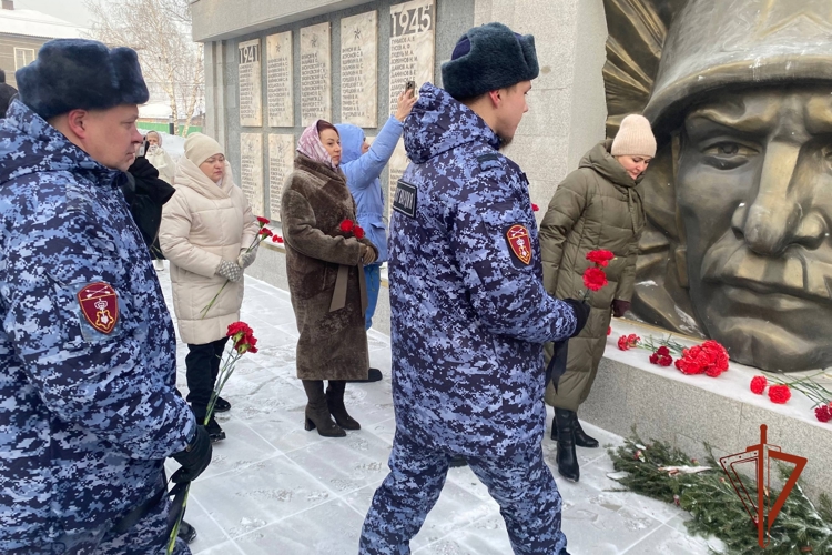Емельяновские росгвардейцы почтили память ленинградцев