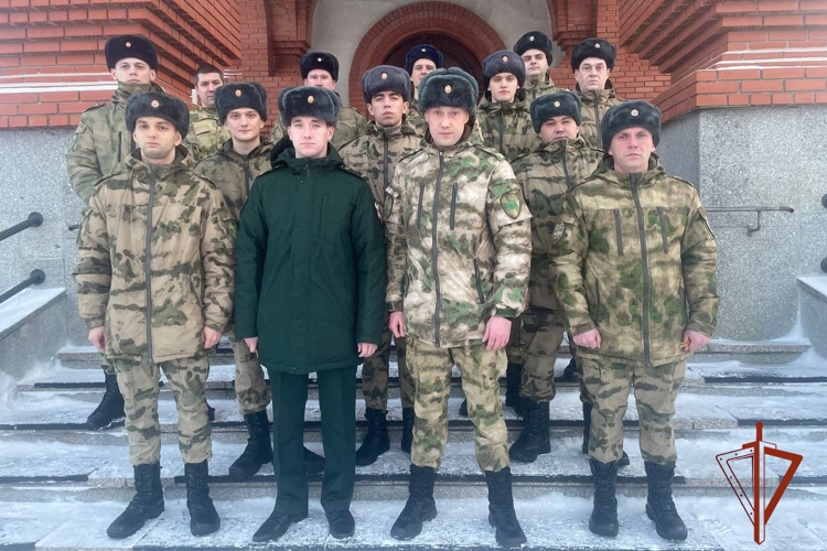 Зеленогорские военнослужащие Росгвардии приняли участие в праздничной литургии