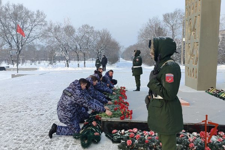 В Красноярском крае росгвардейцы приняли участие в памятных мероприятиях, посвященных дню освобождения Ленинграда от блокады
