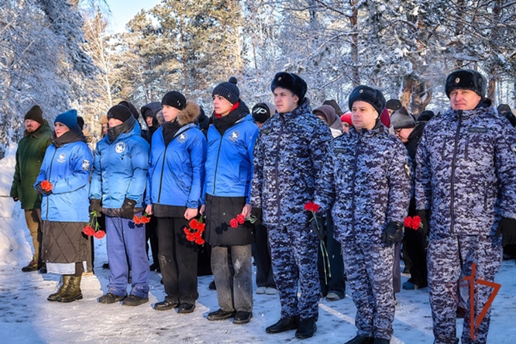 В Красноярском крае росгвардейцы приняли участие в памятных мероприятиях, посвященных дню освобождения Ленинграда от блокады