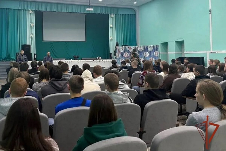 Дивногорские сотрудники Росгвардии провели профориентационную встречу со студентами