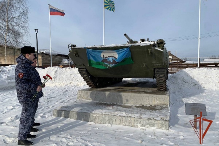 В Красноярском крае сотрудники Росгвардии приняли участие в мероприятиях, посвященных Дню памяти воинов-интернационалистов