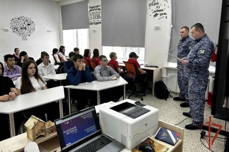Сотрудники Росгвардии провели урок для уярских школьников в рамках ведомственной акции «Неделя мужества»