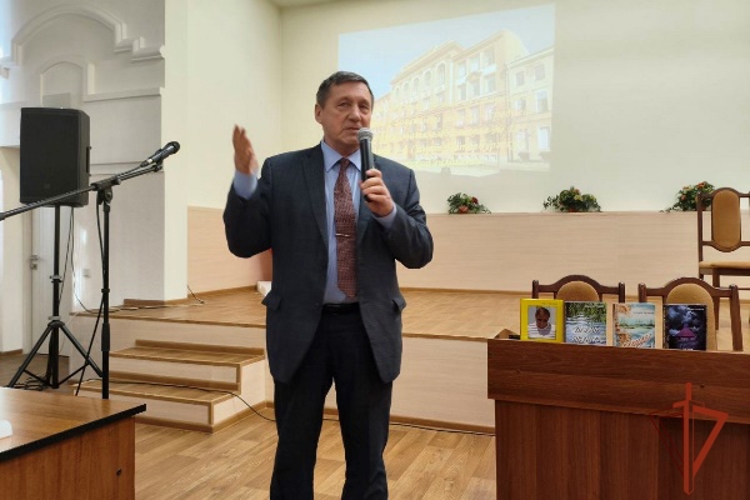 В железнодорожном районе Красноярска состоялась творческая встреча с военным писателем