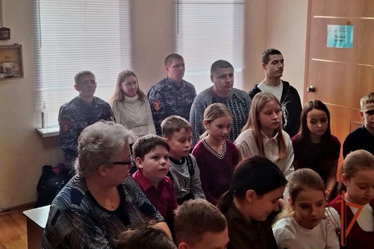 Ужурские росгвардейцы и школьники почтили память героев войны