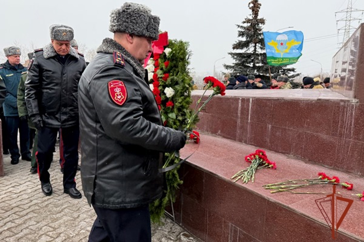 В Красноярском крае росгвардейцы почтили память воинов-интернационалистов