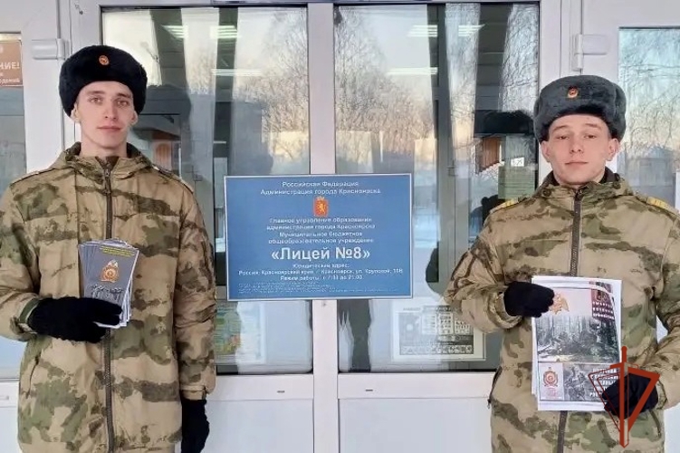 Военнослужащий краевого территориального управления и курсанты Пермского института Росгвардии провели встречу со школьниками