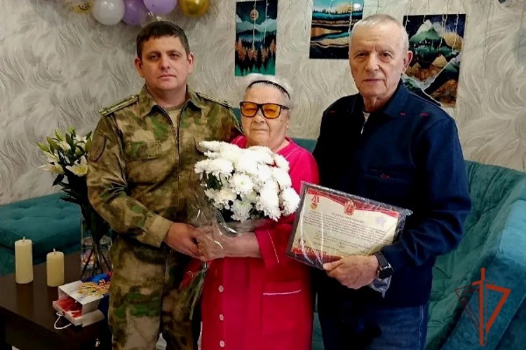 Росгвардейцы поздравили Ветерана Великой Отечественной войны с 95-летием