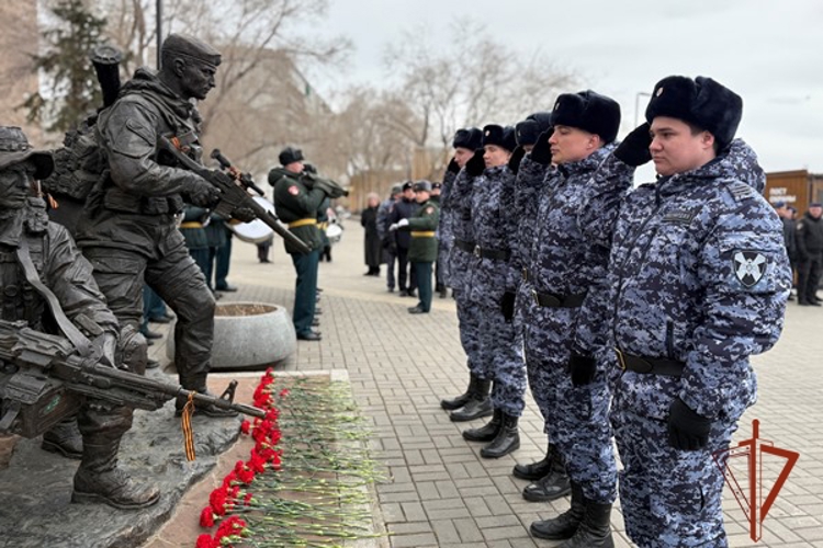 В преддверии Дня образования войск национальной гвардии Российской Федерации красноярские росгвардейцы почтили память коллег, погибших при исполнении служебных обязанностей