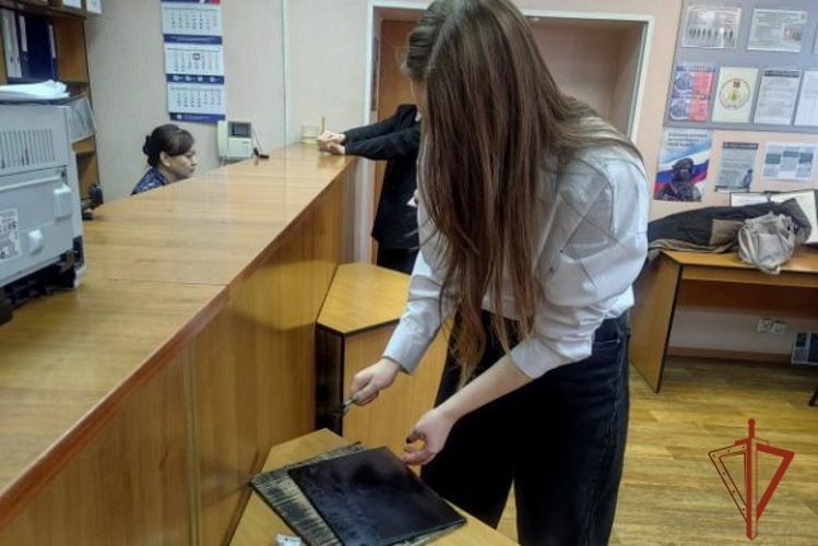 В Норильске старшеклассники познакомились с работой Росгвардии в рамках 10-летия ведомства
