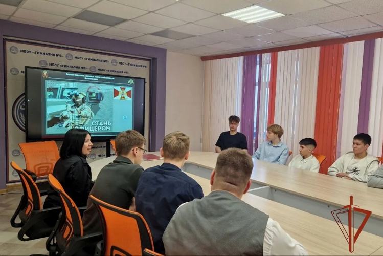 В Норильске сотрудники Росгвардии провели профориентационные встречи с молодежью