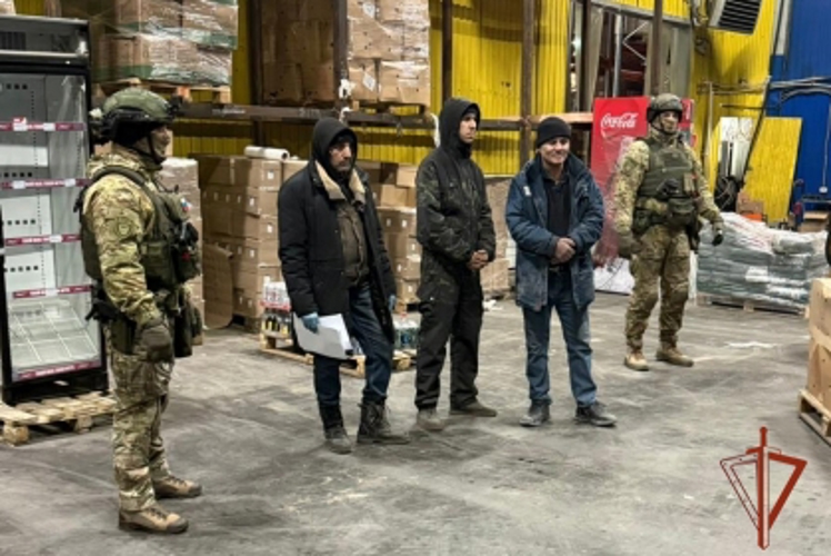 При силовой поддержке спецназа Росгвардии в Норильске прошёл рейд по выявлению нарушений миграционного законодательства