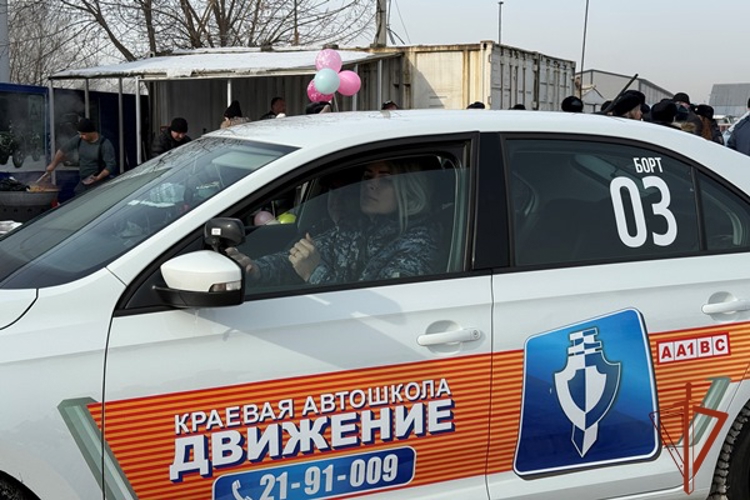 В Красноярске сотрудницы Росгвардии стали участницами автопоединка «Девушки в погонах»