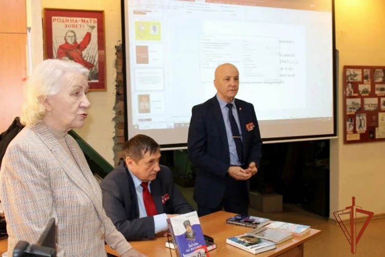 Ветеран Красноярского соединения встретился с учениками