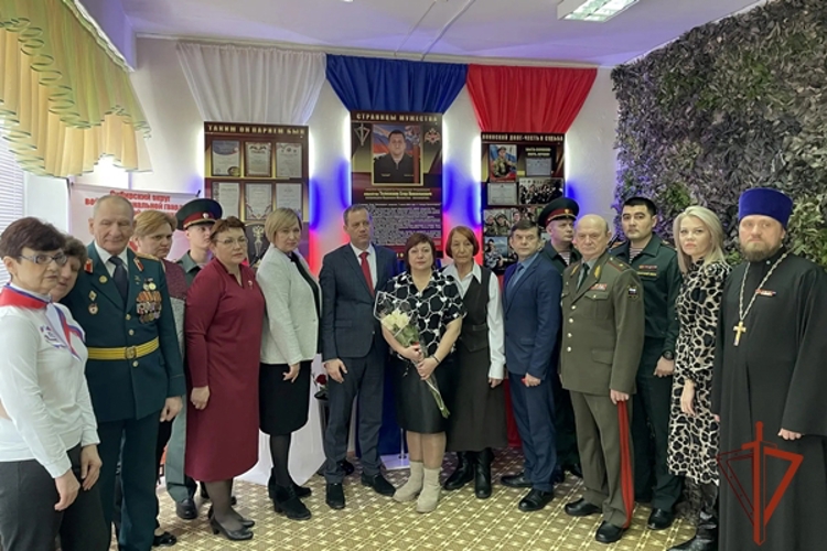 В Зеленогорске открыли мемориальную доску в честь военнослужащего Росгвардии Егора Тележняка