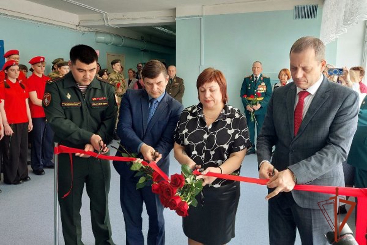 В Зеленогорске открыли мемориальную доску в честь военнослужащего Росгвардии Егора Тележняка