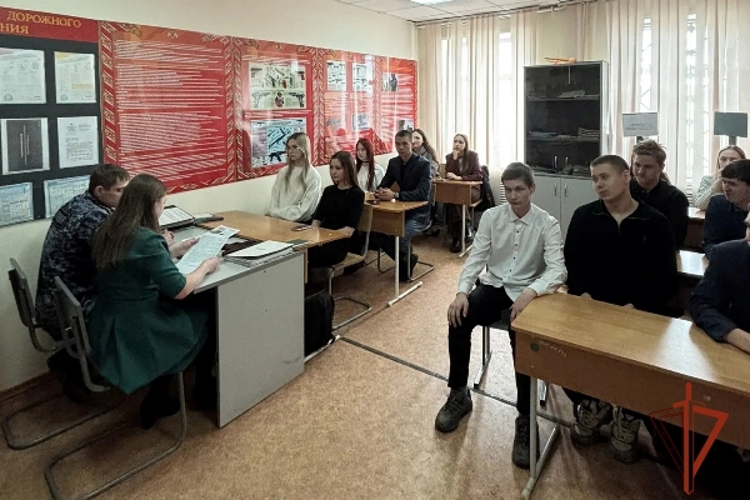 Ужурские росгвардейцы провели день открытых дверей для школьников